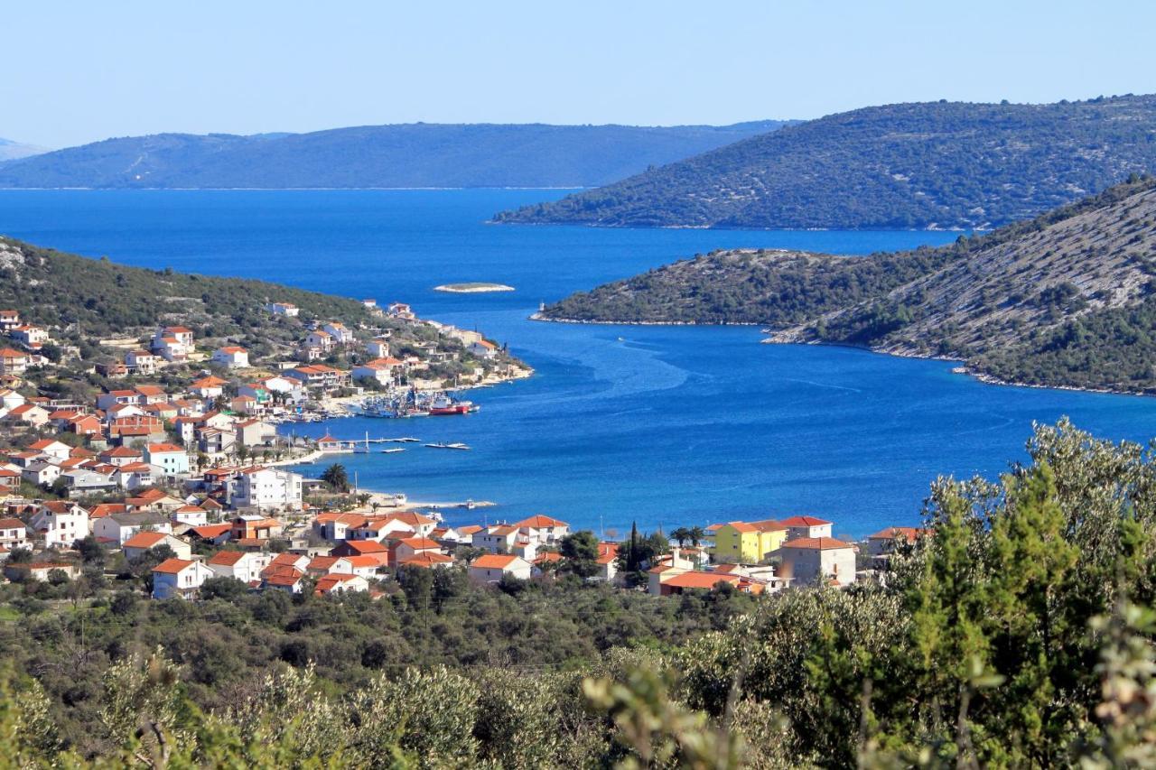 Apartments By The Sea Vinisce, Trogir - 5229 Buitenkant foto