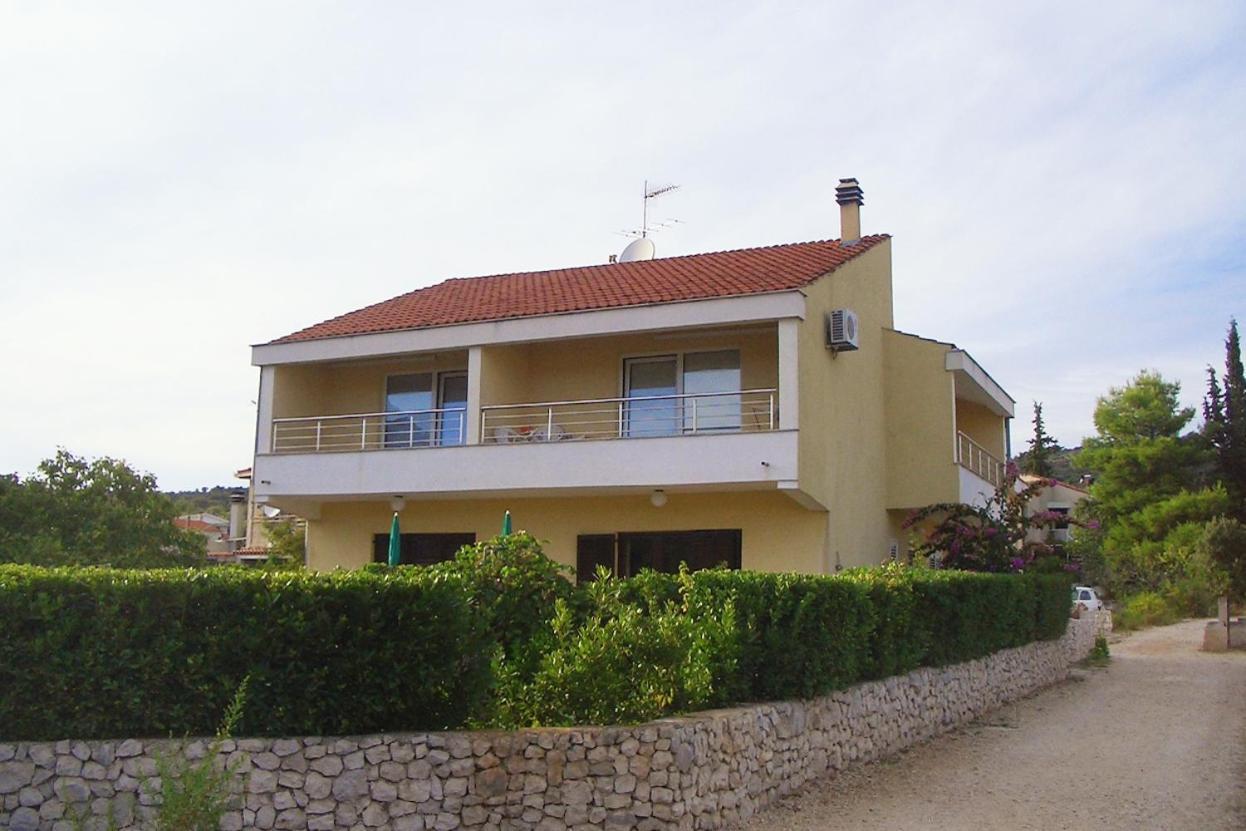Apartments By The Sea Vinisce, Trogir - 5229 Buitenkant foto