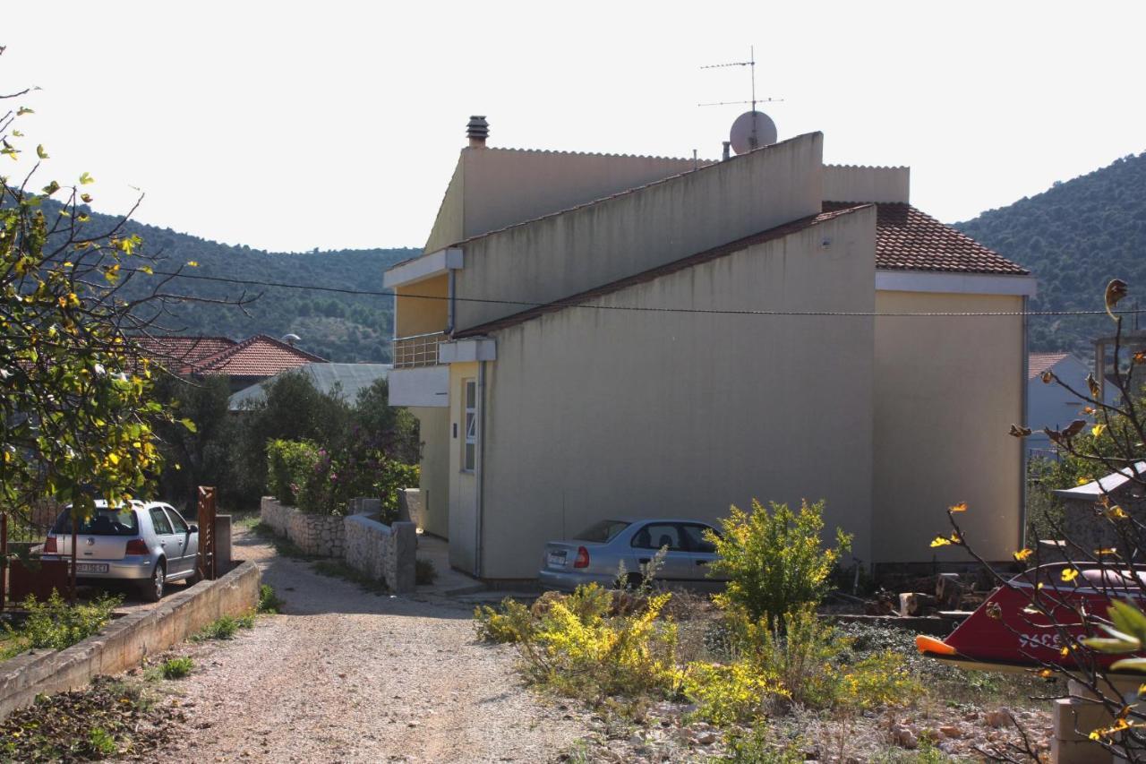 Apartments By The Sea Vinisce, Trogir - 5229 Buitenkant foto