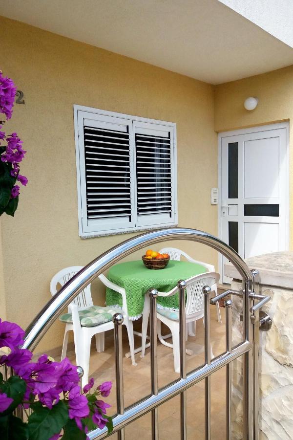 Apartments By The Sea Vinisce, Trogir - 5229 Buitenkant foto