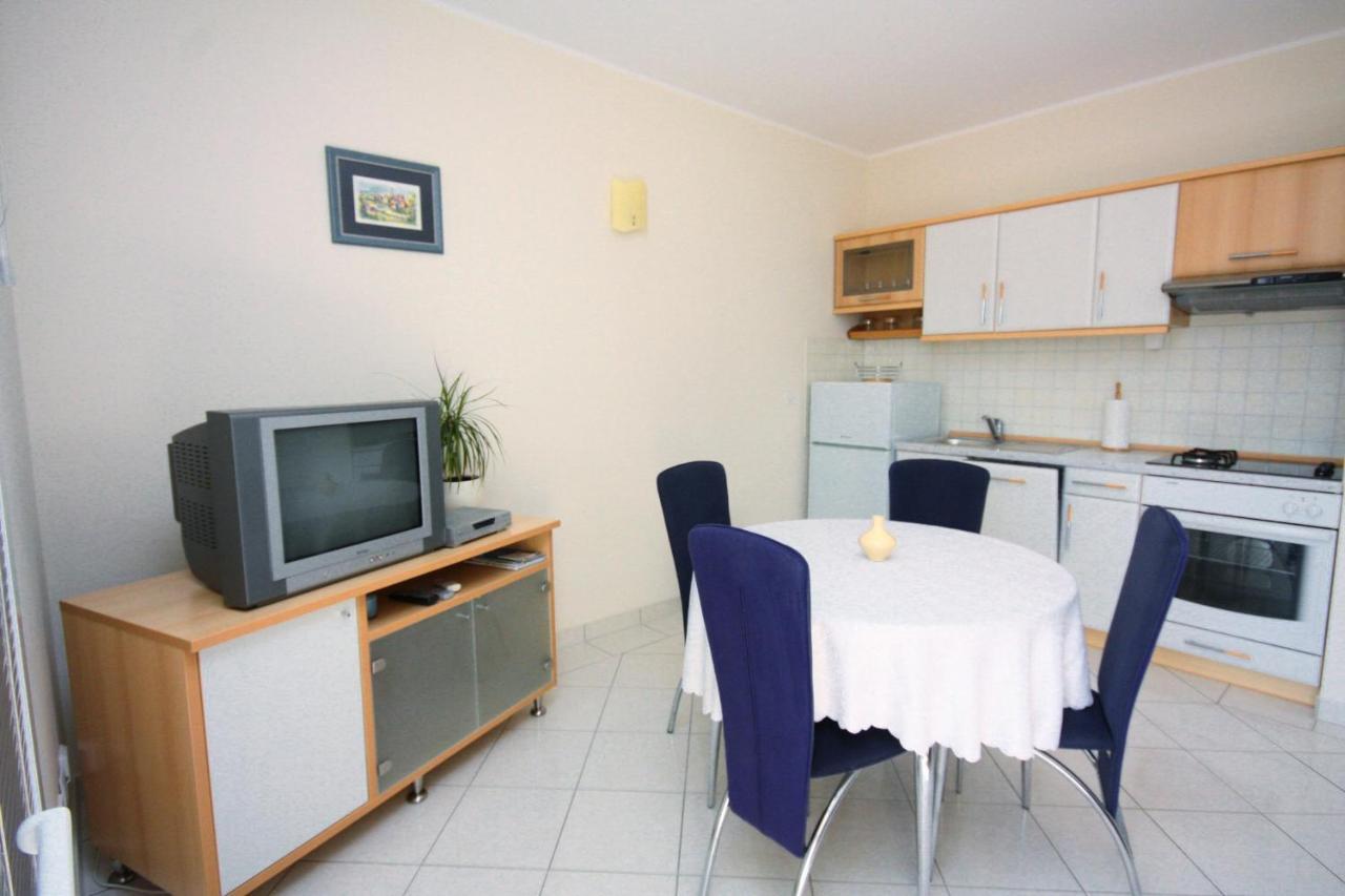 Apartments By The Sea Vinisce, Trogir - 5229 Buitenkant foto