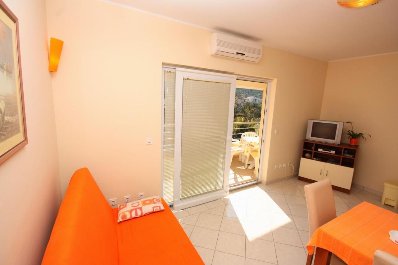 Apartments By The Sea Vinisce, Trogir - 5229 Buitenkant foto