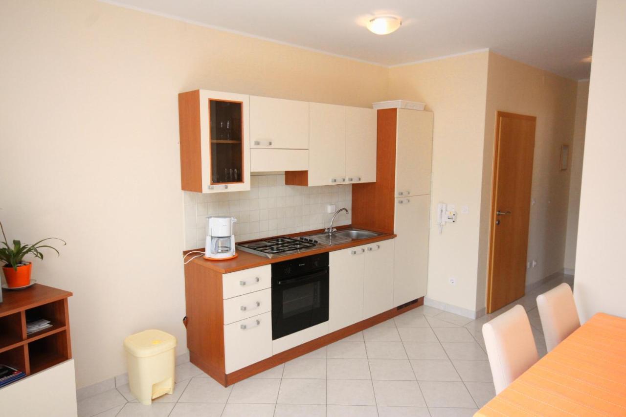 Apartments By The Sea Vinisce, Trogir - 5229 Buitenkant foto
